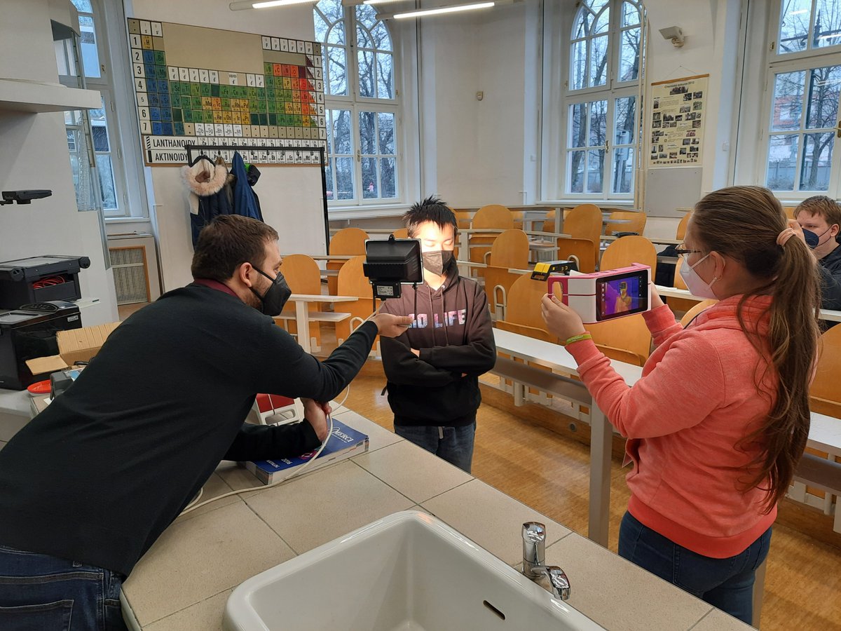NTCresearchers's tweet photo. Fakulta pedagogická @ZapadoceskaUni v Plzni hostí 58. ročník národního kola Chemické olympiády. Jsme moc rádi, že jsme ty nejnadanější středoškolské chemiky mohli seznámit v rámci interaktivního workshopu s našimi termokamerami. 🧑🔬👩🔬#chemickaolympiada #LabIREdu #termovizedoskol https://t.co/lLDu8P722f