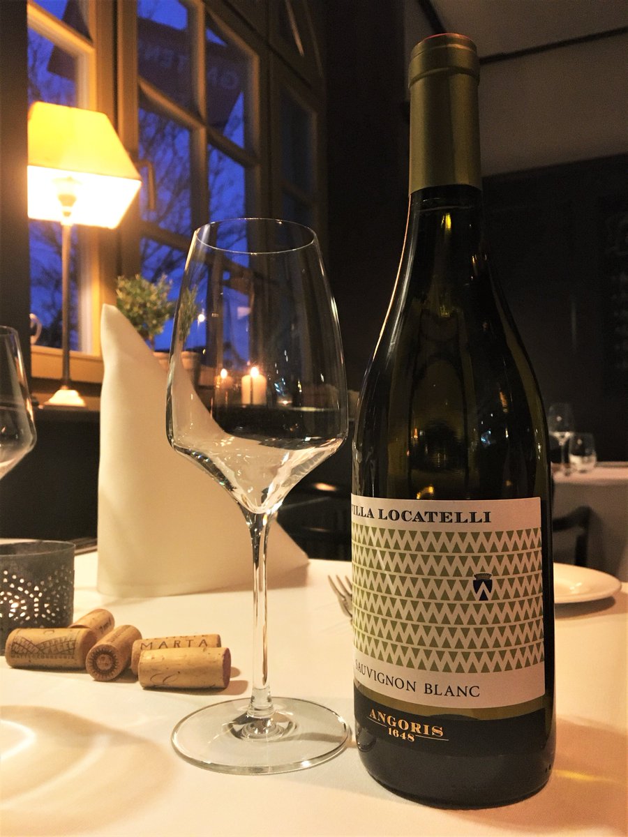 TenutaDiAngoris's tweet photo. Il nostro Sauvignon Blanc Villa Locatelli è stato il protagonista della serata di degustazione di venerdì sera organizzata dai nostri amici del Restaurant Gartenstadt di Basilea 🥂🇨🇭

#angoris #tenutadiangoris #friuli #cormons #sauvignon #dinner #friuliwine #winelover #vino #wine https://t.co/3UGK3QDLwr