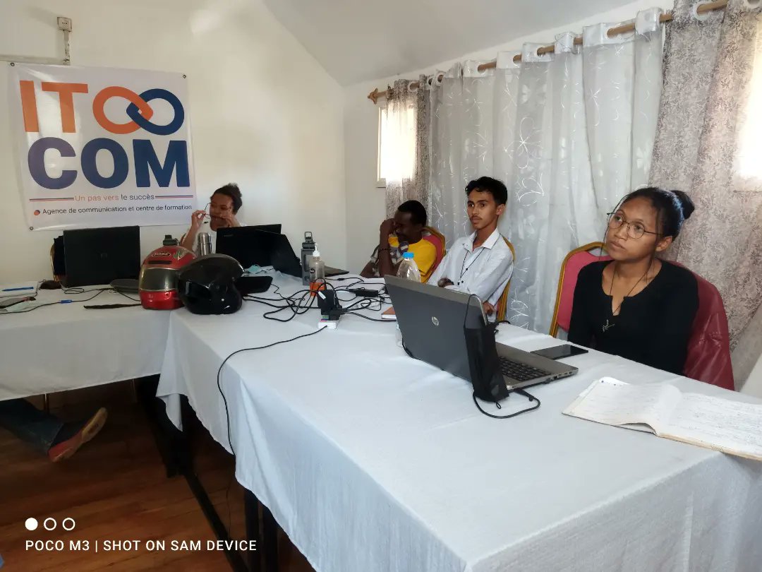 BookNewsMada's tweet photo. La première formation de l'année pour Book News, en collaboration avec Itoo Com. Ue formation en #CommunityManagement avec de la bonne ambiance, des échanges, des partages, mais aussi de la passion.
Bon vent aux participants!
#BookNewsMadagascar #TechnologiesForPositiveChange https://t.co/yJZEjBrfha
