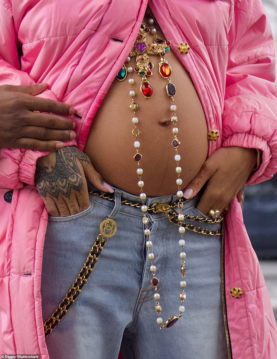 Social_couture_'s tweet photo. Confirmed: @rihanna &amp; @asvpxrocky are expecting their first child 📍 https://t.co/Bd4HyDRcGv
