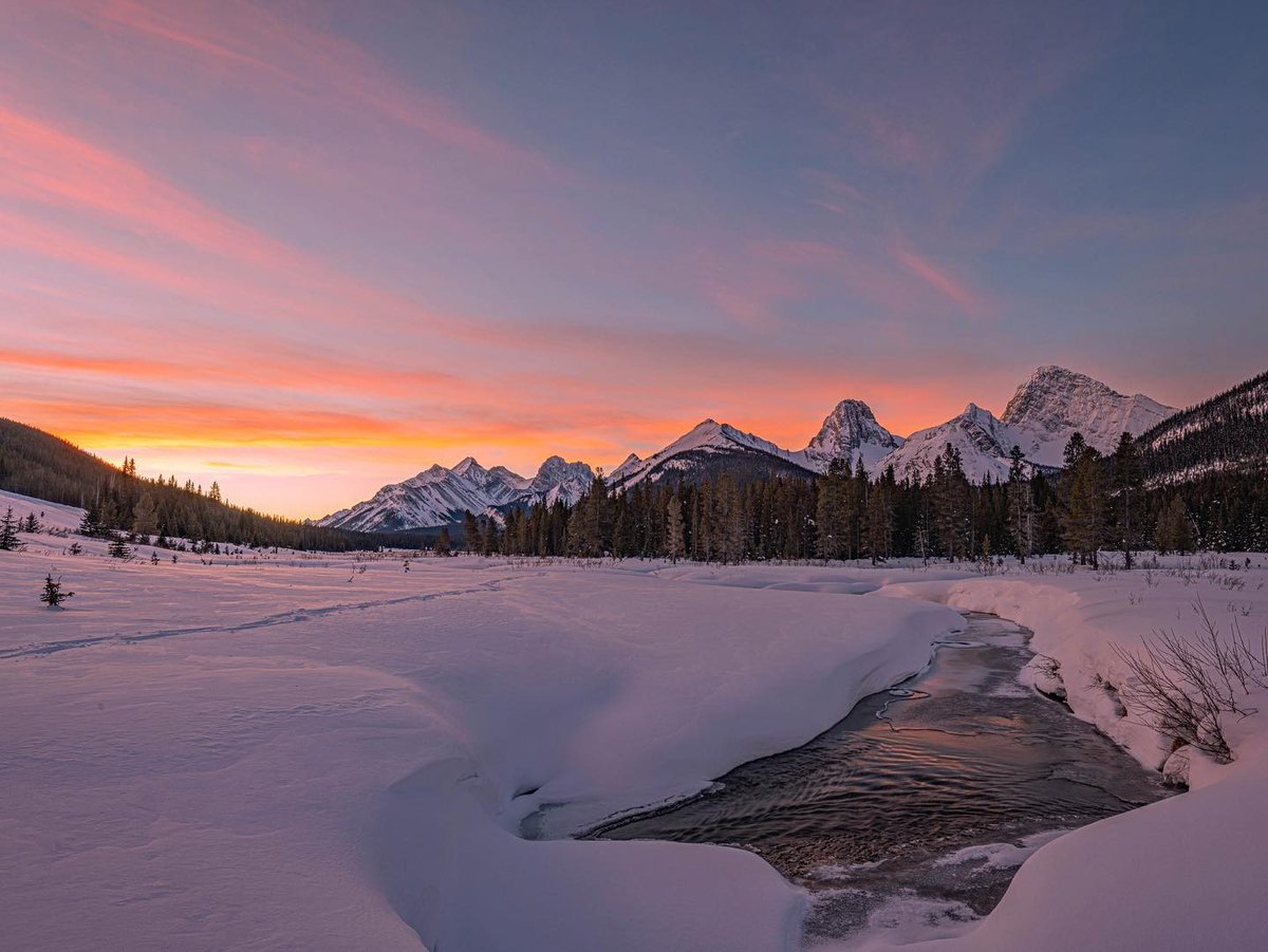 These mountains are home to many magical memories 🏔️💫

Create your own memories in Canmore and Kananaskis: bit.ly/2q0nE68

📸 IG: ted2021__ | #ExploreCanmore #ExploreKananaskis #WakeUpToWinter
