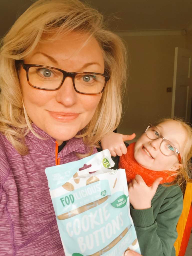 Andiegibson's tweet photo. Thank you #Beam @MuckleLLP for the box of healthy treats. The @fodiliciousltd #CoconutCrunchCookieButtons get a thumbs up from me (and my little taste tester). 😋
#BetterHealthAtWork 
#MuckleLife https://t.co/LSyld4or7j