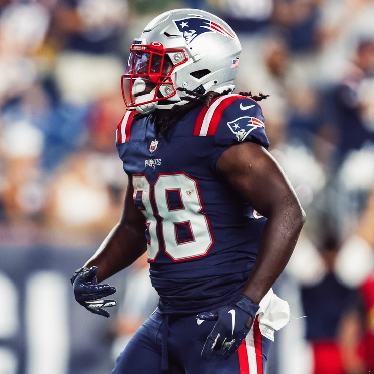 PFF_College's tweet photo. 🔴 @OU_Football was the only school to have two or more NFL rookies with 80+ graded seasons in 2021

Creed Humphrey: 91.9
Rhamondre Stevenson: 81.1 https://t.co/nVY1BvReXQ