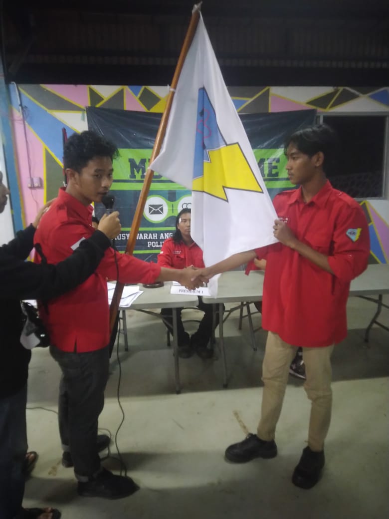 HME_PEI's tweet photo. Assalamu'alaikum wr wb Alhamdulillah telah terpilih ketua Himpunan Mahasiswa Elektro Politeknik Enjinering Indorama untuk periode kepengurusan 2021/2022 yang bernama Zikri Dwiansyah, semoga amanah dalam mengemban tugasnya &amp; menjadikan HME PEI lebih Jaya lagi. HME JAYA ✊🏻⚡ https://t.co/Ld0FbSPZ3r