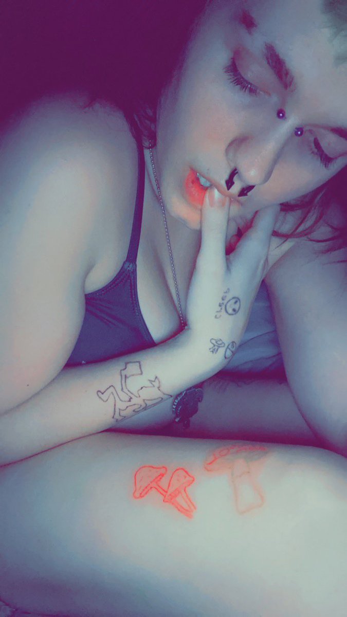 LilSlayer1997's tweet photo. HMU for my spicy links https://t.co/kStMXxPb2U