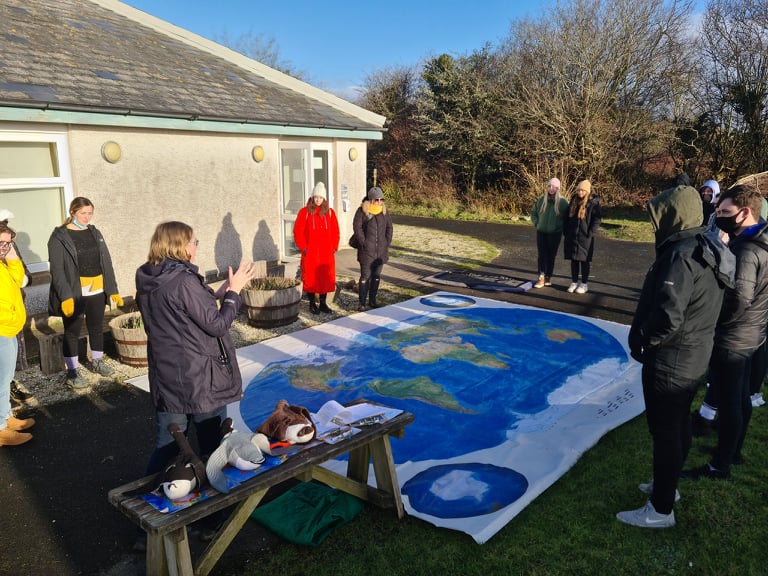 PrimaryEdStud's tweet photo. Sesiwn hynod ddiddorol i'n myfyrwyr yn edrych ar amgylcheddau dysgu amgen. Wedi'i gyflwyno'n arbennig gan Sarah ac Emyr o @WWT_Learning_LL Diolch am eich amser heddiw. Fe wnaethoch chi wir ddod a'r sesiwn yn fyw i'r myfyrwyr.
Eisiau gwybod mwy? Anfonwch neges atom heddiw. https://t.co/yPn3mkXTb8