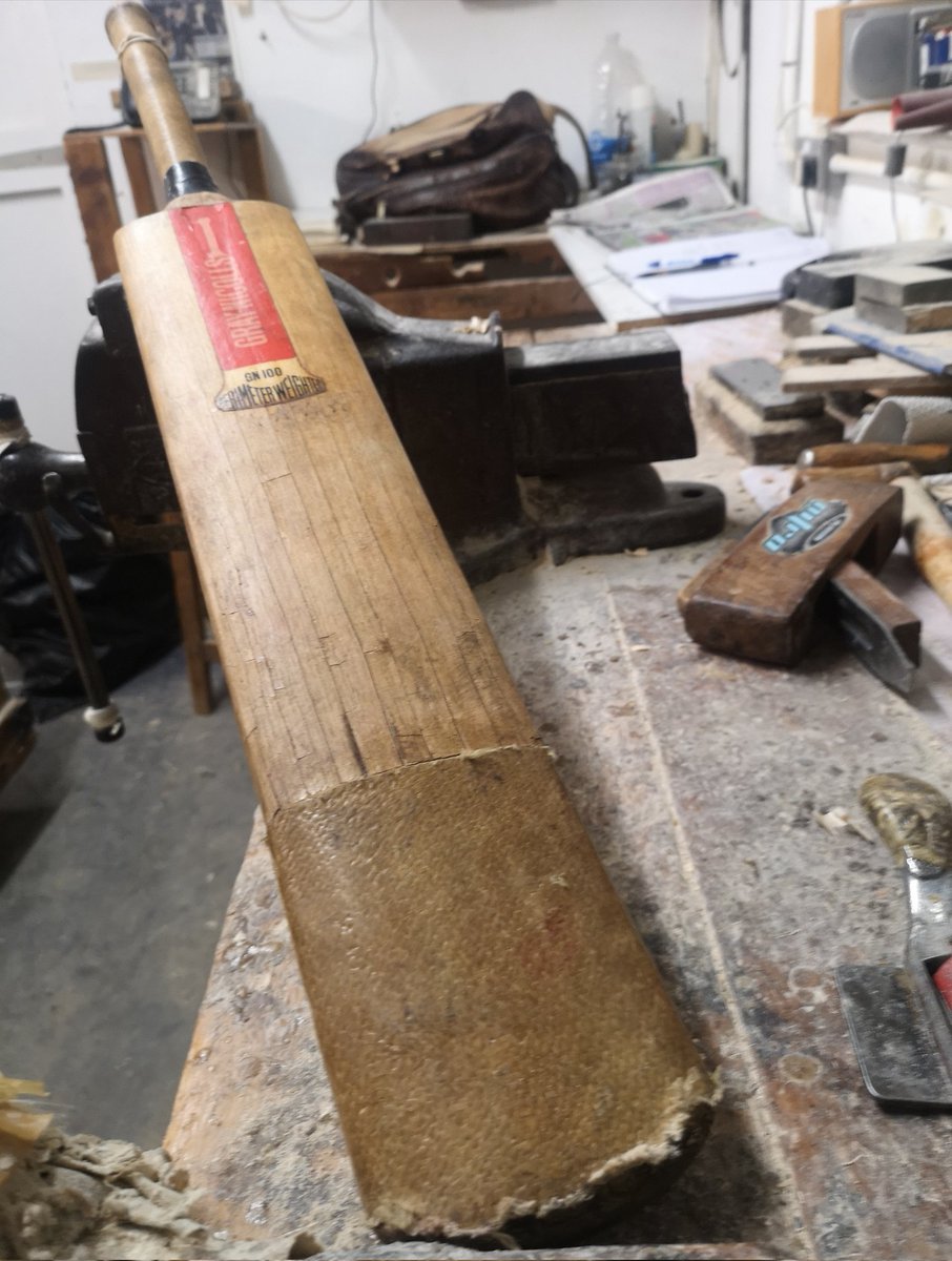 MadeByGrayNics's tweet photo. A recently refurbished #Scoop - we were able to refresh the paint too for this! 

#GrayNicolls #BatRepairs #Cricket #CricketBat #BeforeAndAfter https://t.co/EwAAO7k8yj