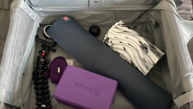 Absolute essentials when traveling. https://t.co/oaAYHUJAC6<a href="/tag/starlink"class="tags"><span>#starlink</span></a>