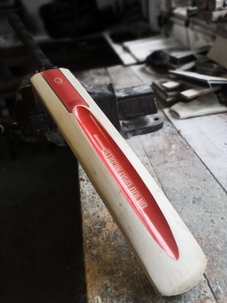 MadeByGrayNics's tweet photo. A recently refurbished #Scoop - we were able to refresh the paint too for this! 

#GrayNicolls #BatRepairs #Cricket #CricketBat #BeforeAndAfter https://t.co/EwAAO7k8yj