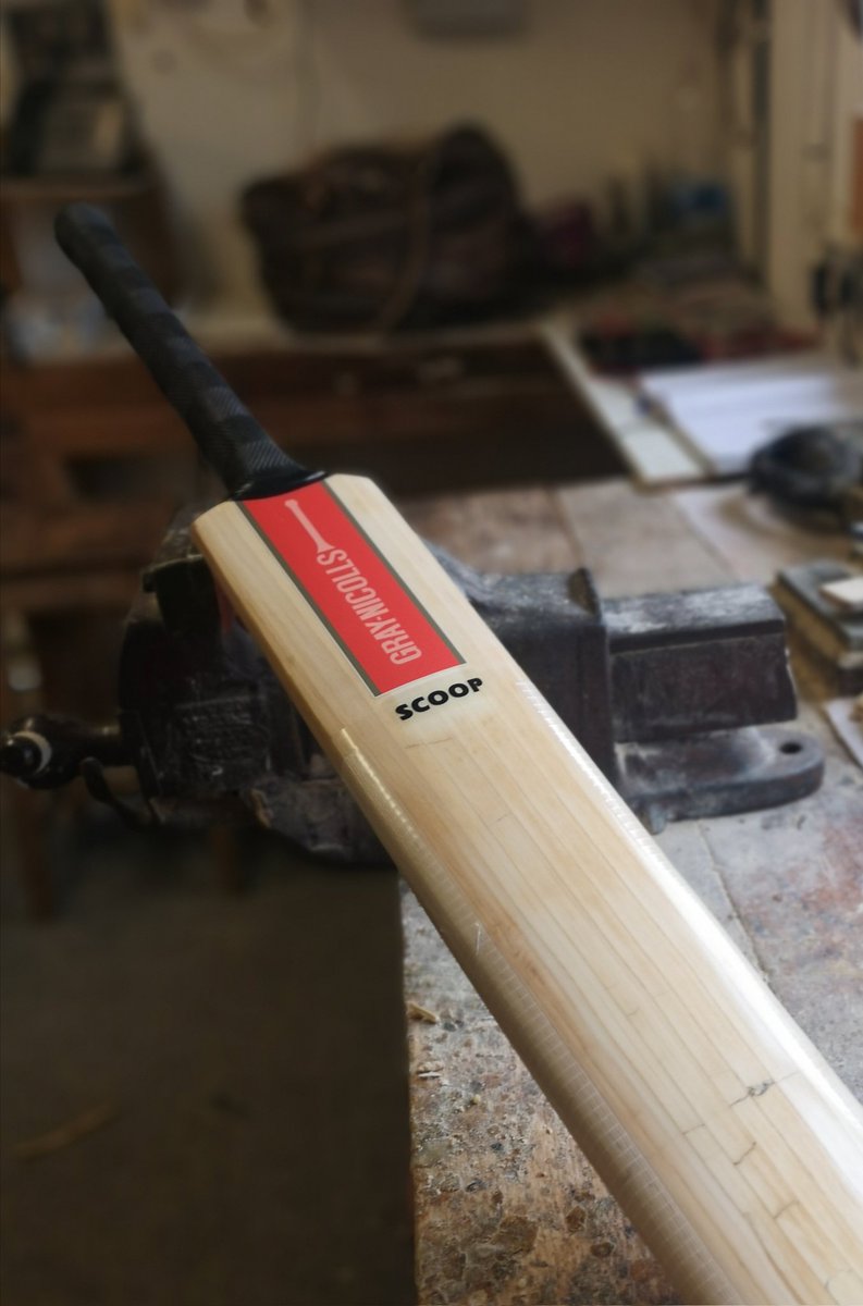MadeByGrayNics's tweet photo. A recently refurbished #Scoop - we were able to refresh the paint too for this! 

#GrayNicolls #BatRepairs #Cricket #CricketBat #BeforeAndAfter https://t.co/EwAAO7k8yj