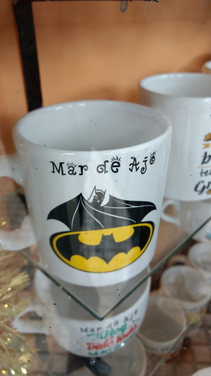 Marbot's tweet photo. El crimen no se toma vacaciones. #Batman https://t.co/2vyzd0t1S8
