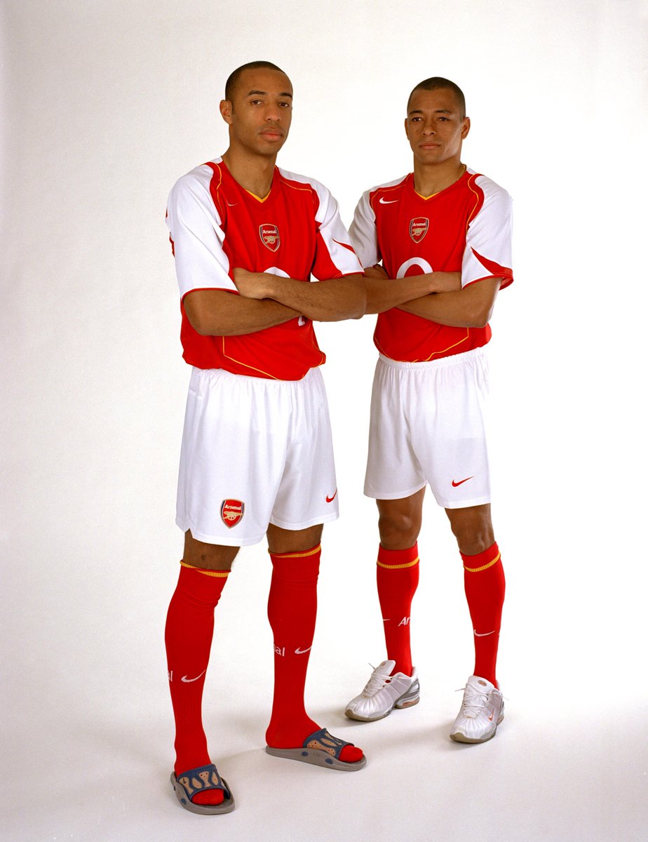 📸 18 years ago today, Arsenal shot the new home kit for the 2004/05 season 🔴