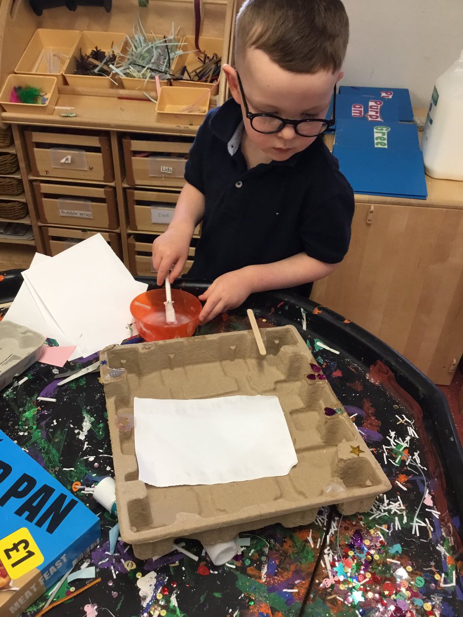 CarmondeanELC's tweet photo. H used junk to make his own castle 🏰 #CreativeCitizens #RespectedRhina https://t.co/mCiCAIRIji