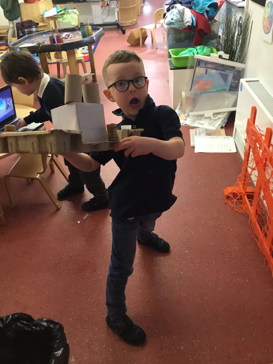 CarmondeanELC's tweet photo. H used junk to make his own castle 🏰 #CreativeCitizens #RespectedRhina https://t.co/mCiCAIRIji
