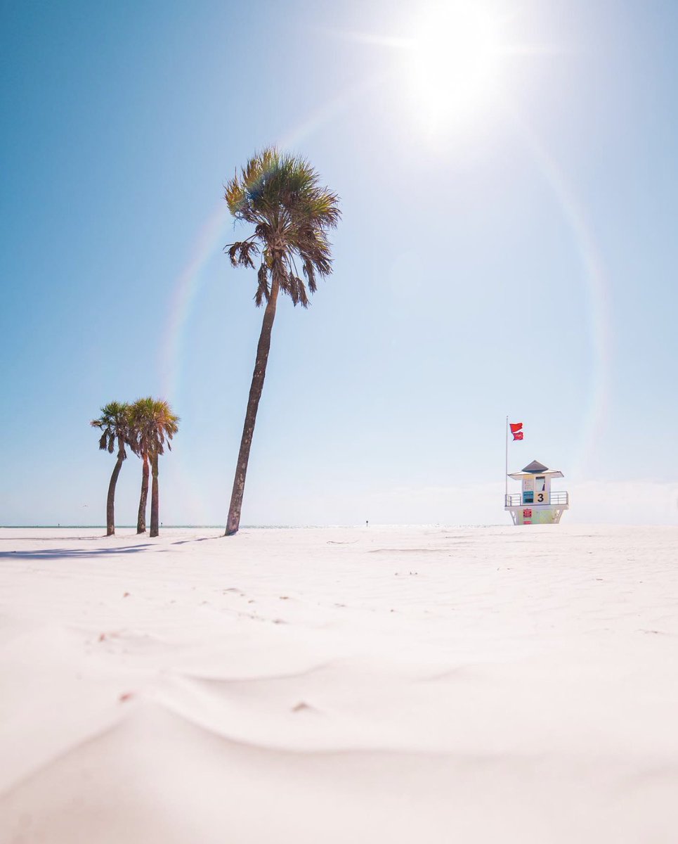 VisitSPC's tweet photo. Chilly days have us dreaming about sunshine &amp; sugar sand. ☀️🌴 Good thing our cold snaps don't last long around these parts! 😏 #LiveAmplified #ClearwaterBeach https://t.co/EzGYNCCwpH