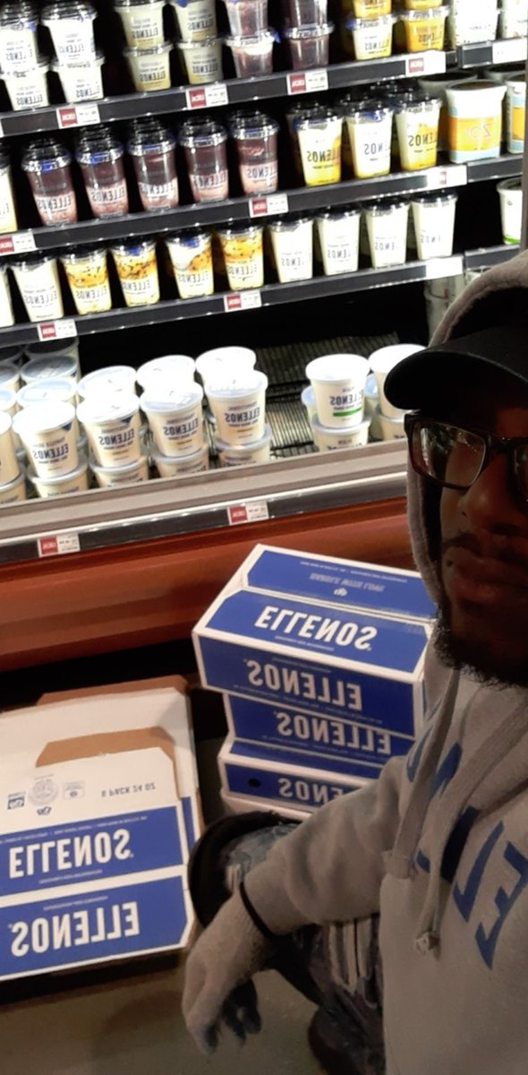 MikeThottyJones's tweet photo. @ellenosyogurt Throwback from before the pandemic! I miss this job 😪 Seattle Wa https://t.co/JaRsqEsoI1