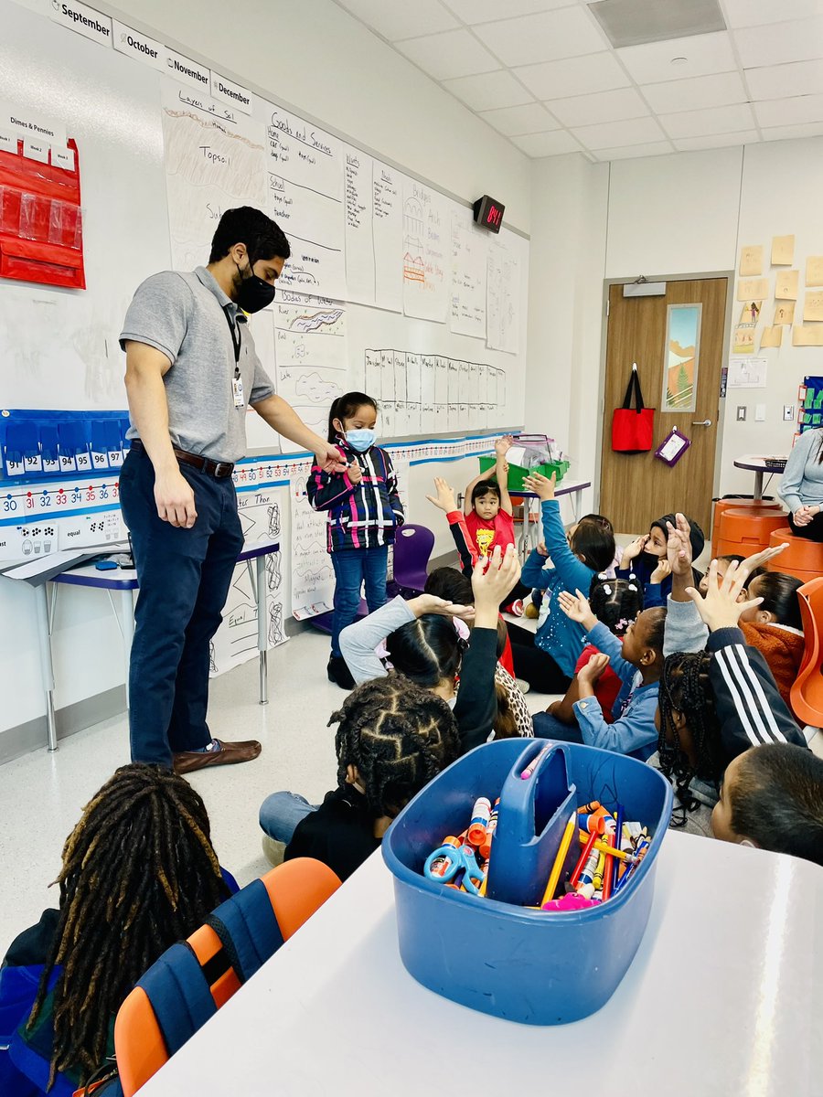 MavoAntonietta's tweet image. 1st graders are excited to participate in Mr. Smith’s Number Corner lesson! Math discourse, mental number operation, and generation of equations all in one lesson with @MLCmath 👏🏼 #buildingmathematicians @HumbleISD_LLE @HumbleElemMath @HumbleISD