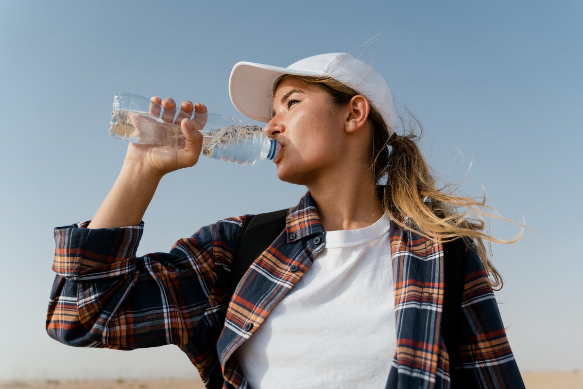 Bij een watertappunt kun je gratis drinkwater tappen. Zo kunnen gebruikers makkelijk tijdens het fietsen, wandelen, hardlopen of recreëren een waterflesje gratis met vers kraanwater vullen. Dat is handig onderweg, het voorkomt plastic afval. lnkd.in/g_UxiG_B
