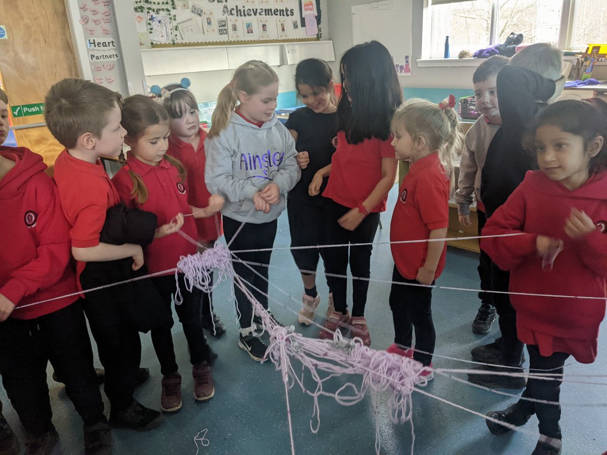 stcadocsprimary's tweet photo. In Health and Wellbeing, P2b having been talking about our similarities and differences and how children from different cultures and countries around the world all have things in common #UNCRCarticle 14 #UNCRCarticle30 https://t.co/0uw0Mpyb5A