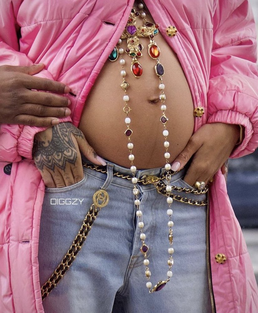 BE__Community's tweet photo. Congratulations to @rihanna and Asap Rocky on their pregnancy #BlackLove 💖 https://t.co/5ysxpcvRHz