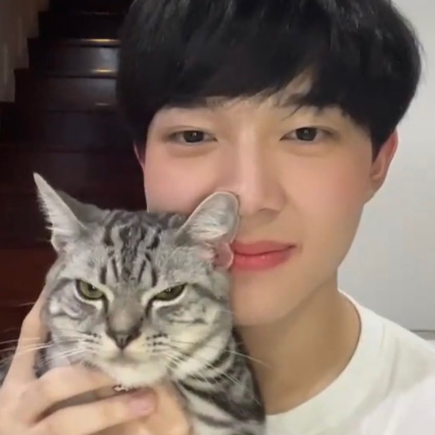 cloudnunew's tweet photo. cah lanang 🧡✨ https://t.co/hkj4HlQbbi