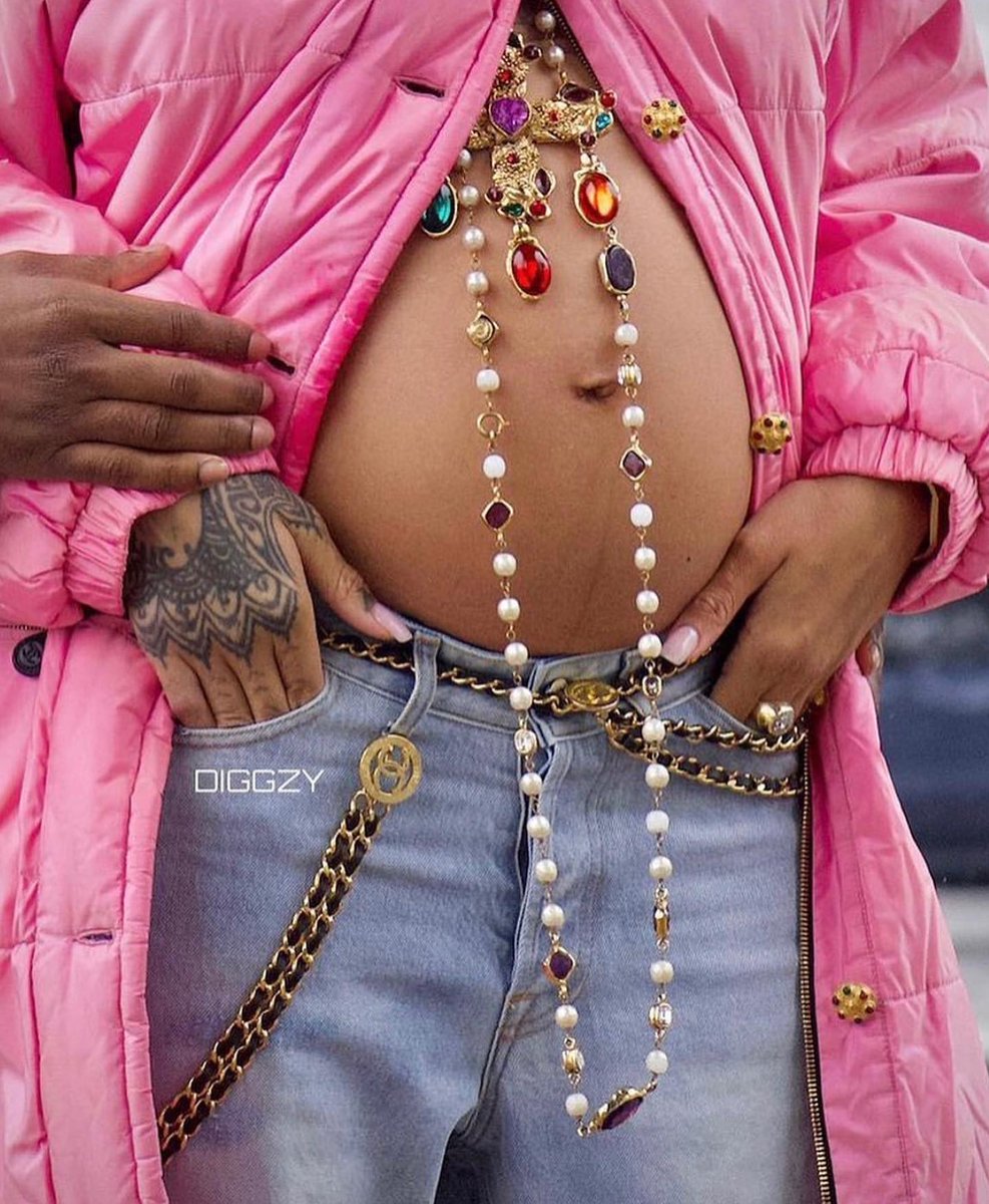TheSource's tweet photo. They are expecting! 🐣🍼👼🏾Congratulations to Rihanna and A$AP Rocky on the newest edition to their family 💕
 📸: diggzy 
#hersource #rihanna #asaprocky #expecting #pregnant #newbaby #congratulations #sourcelove #hiphopculture #wegotus https://t.co/qctPNvxZ5d