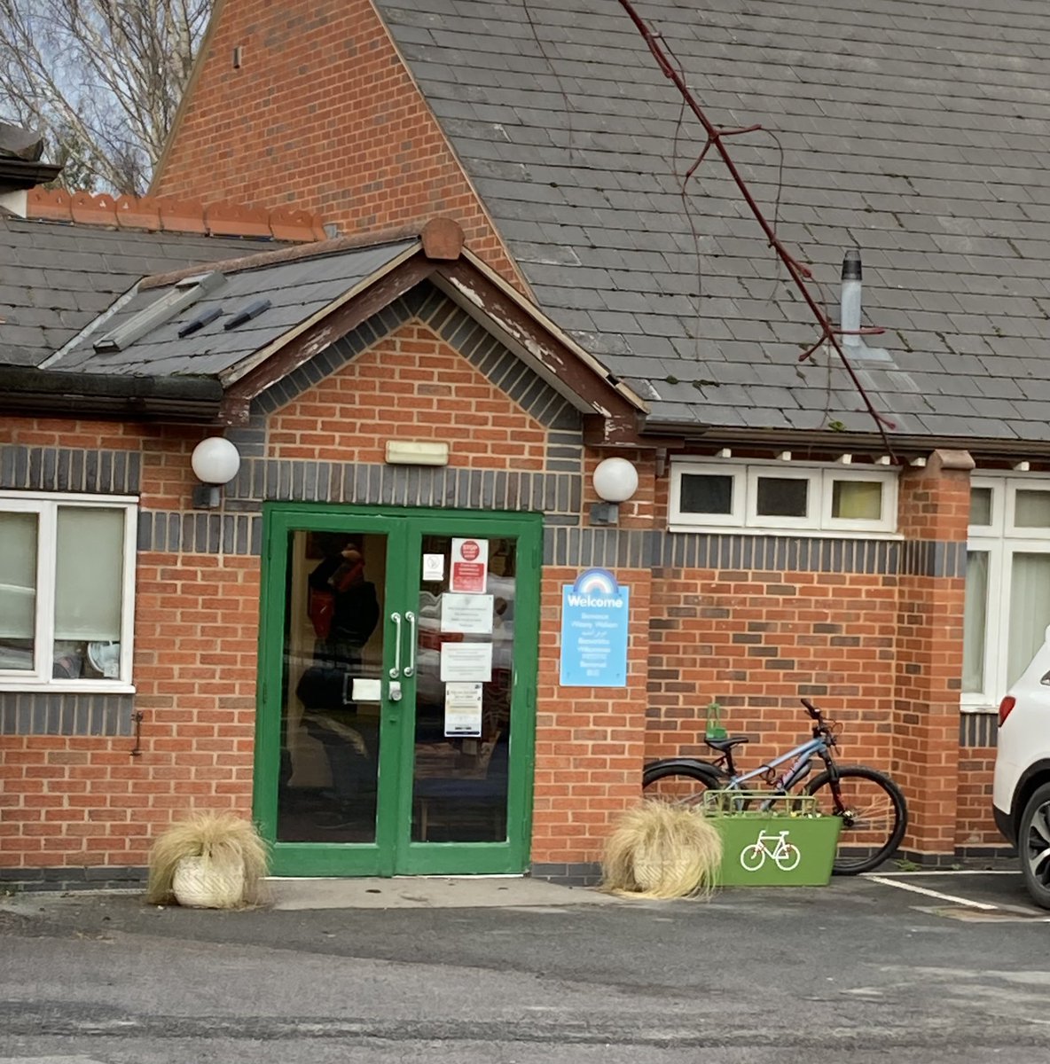 BikeWorcester's tweet photo. Nice to see a PlantLock at St George’s CE in Barbourne. Your business or charity could get 2 of these for FREE @ParkThatBike #WorcestershireHour https://t.co/cHD0iOiZSb