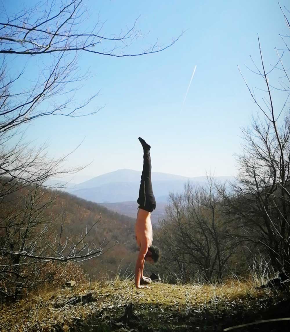 Mit Spaß und Neugier auf den Händen stehen! Lerne die Mechaniken des Handstands, begleitet von Yoga, Meditation, Atemübungen und Wanderungen.
> meineyogareise.de/yogareisen/44-…

#Kroatien #YogaRetreat #YogaLiebe #YogaReise #YogaUrlaub #Erholung #YogaWorkshop #YogaSeminar #Makarska