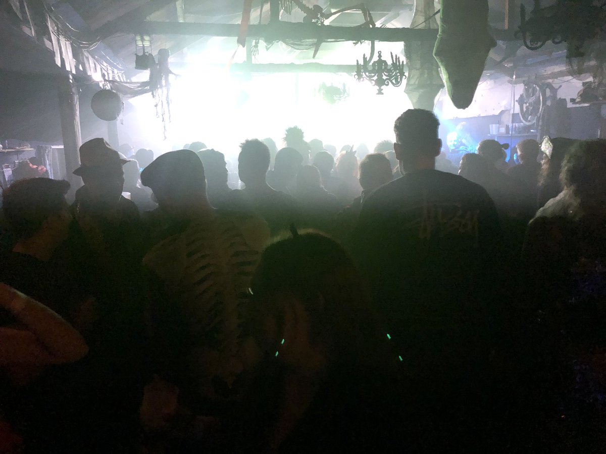 philjohn76's tweet photo. A few years back we @BaobabDevon took a commission from the Pigs Nose in East Prawle Arrive as a fake T.V production company filming a pilot for a Most Haunted type show during the famous pubs’ Halloween festivities. I now have the footage.  #invisibletheatre #absolutecarnage ￼ https://t.co/34XpWlvwZY