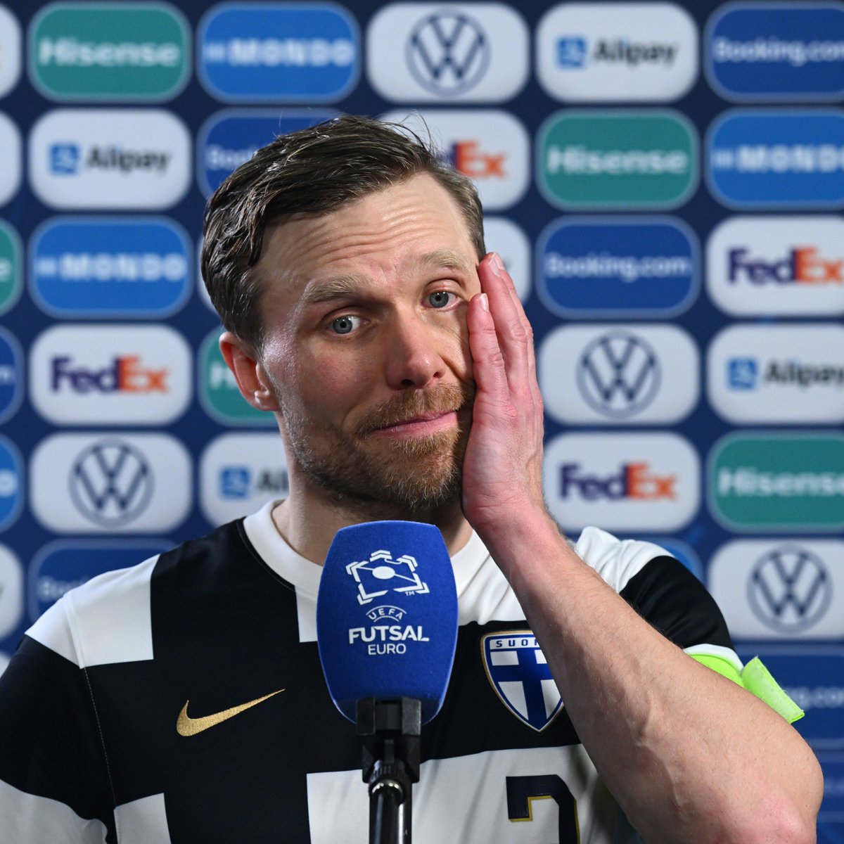 🇫🇮  Panu Autio will now retire from the Finland team: "I’ve been with the national team for 16 years. I played in a final tournament. A dream come true! This is something I always dreamed about. I am happy I was able to experience this."

Happy retirement 👍

#FutsalEURO