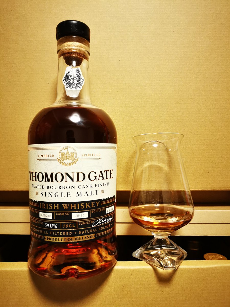 DJ_TOKYO's tweet photo. なかなか入手困難なThomondgate Limerick Whiskeyの一本。
今回はIrishmaltsとのコラボボトルでピーテッドのせいか(笑)手に入れやすかった。原酒はジャック・ティーリングのグレートノーザンを利用。
アルコールをもう少し落ち着かせてから再度飲もう。
#thomondgate #Limerick
@ThomondGW https://t.co/P3y4etF2jY