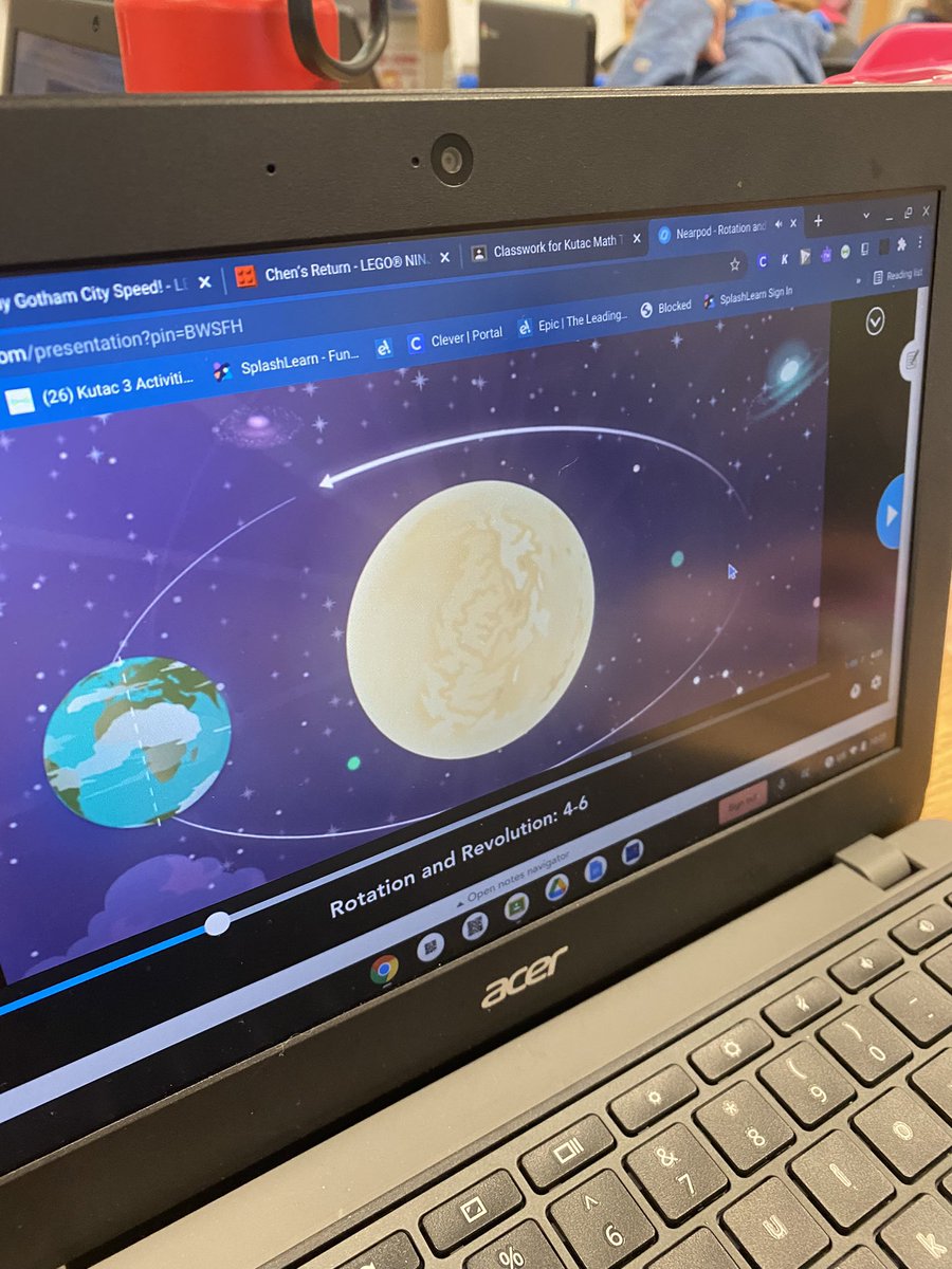 KutacTonya's tweet photo. Third graders @TadlockElem love using @nearpod to learn about the rotation and revolution of the πEarth. #tadlocklearns #FISDelemscience https://t.co/wFb2z8CUse