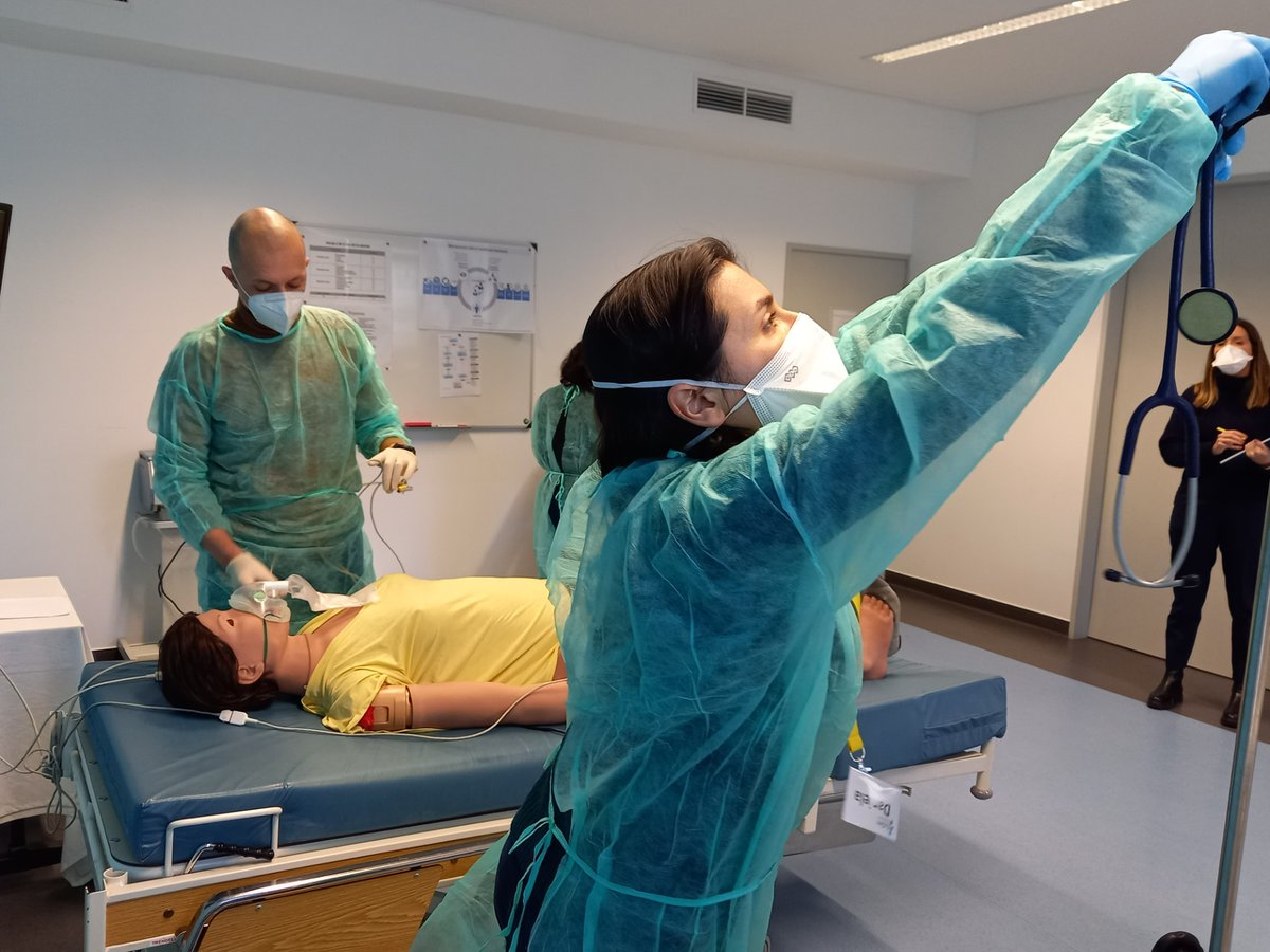 SIMFMUP's tweet photo. There are 13 new certified #EuSim Simulation Instructors! This certification, provided by @Eusimgroup  and @UPorto enables you to start running simulation-based courses for acute care medicine addressing issues of crisis resource management (CRM)!

@FMUPorto https://t.co/sgI6xT9I28