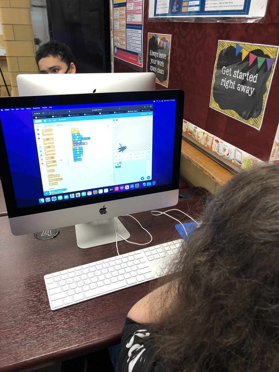 JCPS_Valley's tweet photo. Students in @jcotton1 CSP class working on a mini project to build their own code program. @JCPSDigIn @AcademiesofLou https://t.co/csaIv9qA1f