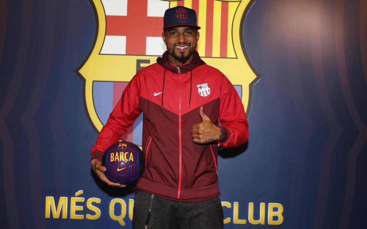MasianBack's tweet photo. Welcome home Kevin 🔵🔴 #EnjoyBoateng https://t.co/0WoMHItIyg