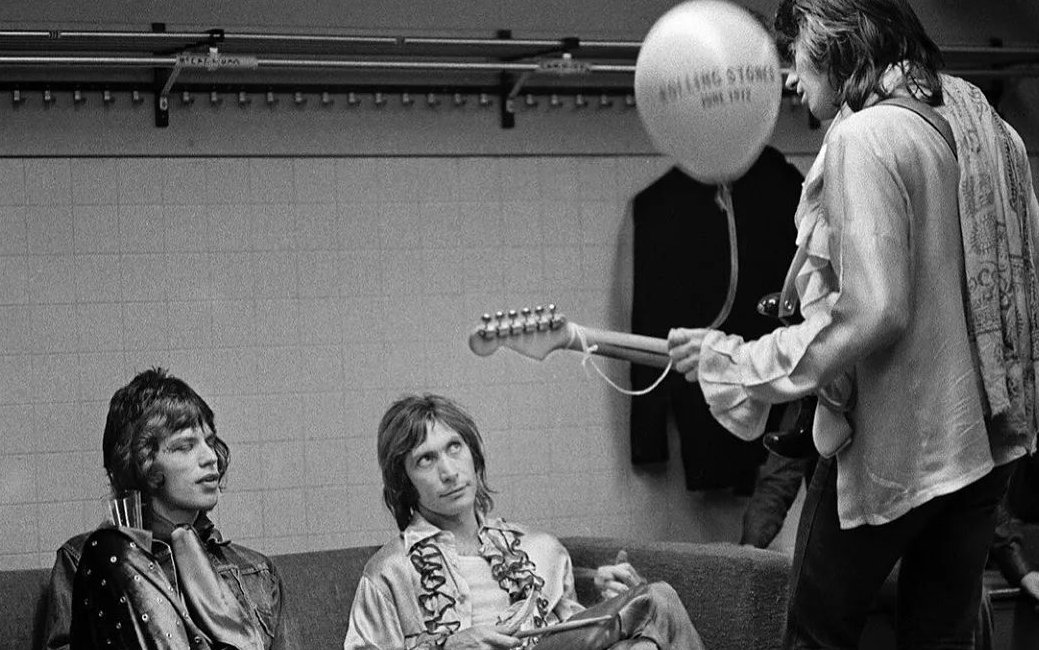 denajag's tweet photo. Mick Jagger*Charlie Watts* Keith Richards* #backstage #1972tour 🎼🎸 📷 Jim Marshall https://t.co/A0hgtB9h9n