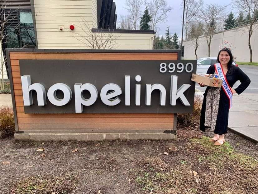 PageantUnited's tweet image. America United Mrs. Jayme collected non perishables from her family and friends from the holidays to donate to one of largest food pantry’s - Hope Link in the Seattle, WA area. Jayme and her husband collected 30 cans of food and 22 packages of rice and beans.