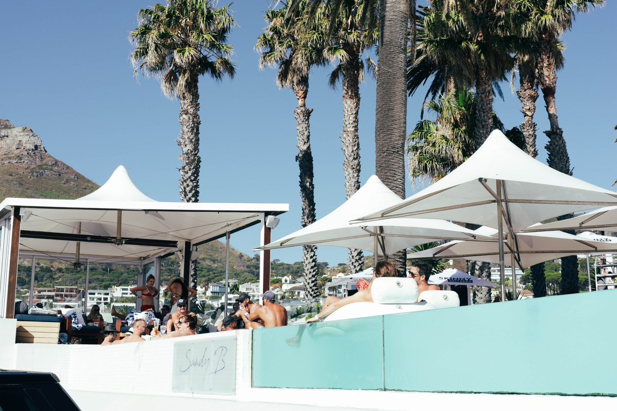 SandyBClub's tweet image. No Monday blues here! 🏝

📸: @SkinnySeltzers 

sandybcampsbay.com

#SandyB