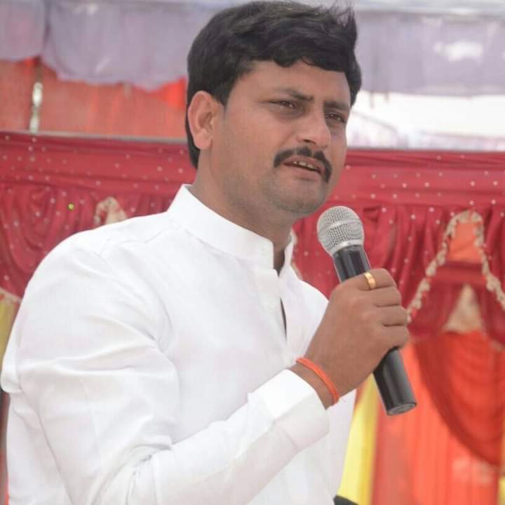 YaduvashiVijay's tweet photo. सिद्धार्थनगर जनपद के306विधानसभा क्षेत्र डुमरियागंज से श्री @chinkuyadav111जी को प्रत्याशी बनाया जाए मा.@yadavakhilesh @NareshUttamSP  जी और वर्तमान में जिनको प्रत्याशी बनाया गया है उनके प्रति बड़ी संख्या में विरोध प्रदर्शन जनपद की जनता द्वारा किया जा रहा है। https://t.co/WlRszJtAyb