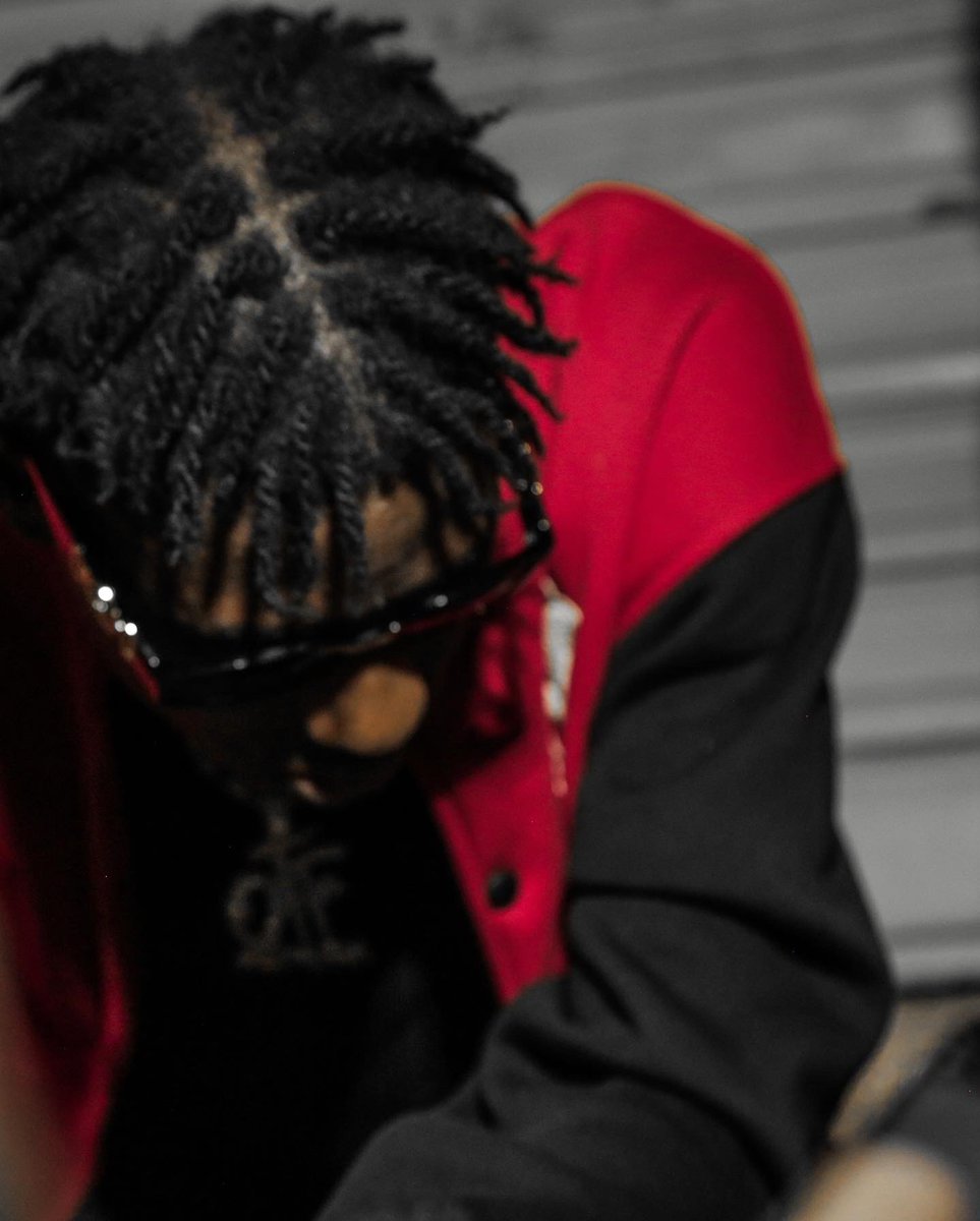 4rimOfficiel's tweet photo. Alors quelles sont vos impressions avoir vu le nouveau clip #repeatagain clique sur le lien ci-dessous pour voir 🎬 #guineandrillboss #drillgn🔥
https://t.co/Mc4VKxpoXg https://t.co/tpgmRcr4pH