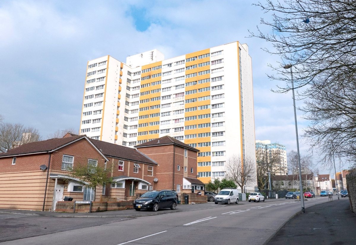 Help shape the first #LiveableNeighbourhood pilot in Barton Hill, Redfield and St George. 

Tell us what you like or don’t like about the area, what would reduce traffic, or make walking and cycling easier. 

More 👉 orlo.uk/zBV0s

#BristolLiveableNeighbourhoods