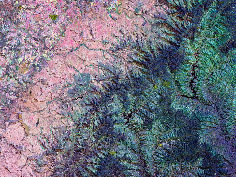 ESA_Italia's tweet photo. Una piccola nazione senza sbocco sul mare, un'enclave circondata interamente dal Sud Africa, posta a oltre 1.000 mt di altezza: il Lesotho nell' immagine @CopernicusEU #Sentinel2 #EarthFromSpace https://t.co/h1PeMhX4sR https://t.co/C5guVNUDNx