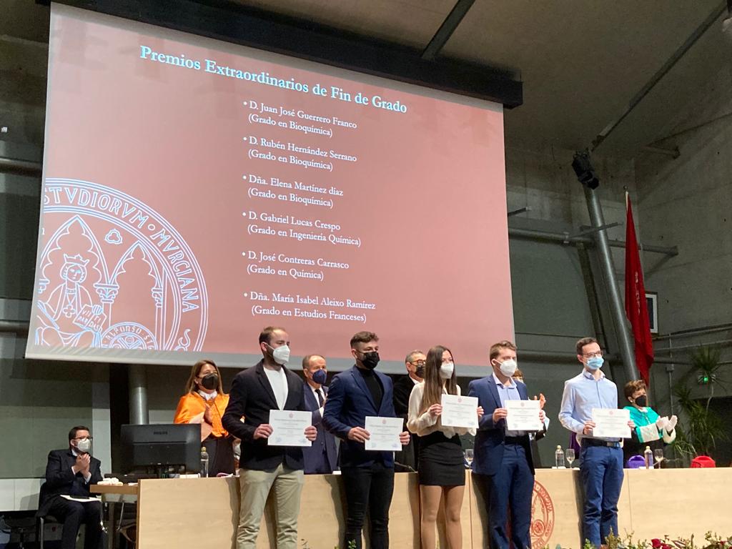 QuimicaUm's tweet photo. Premios Extraordinarios Fin de Grado de las titulaciones de la Facultad de Química. #UMUStoTomás2022. ¡Enhorabuena! https://t.co/md5F7PiBsX