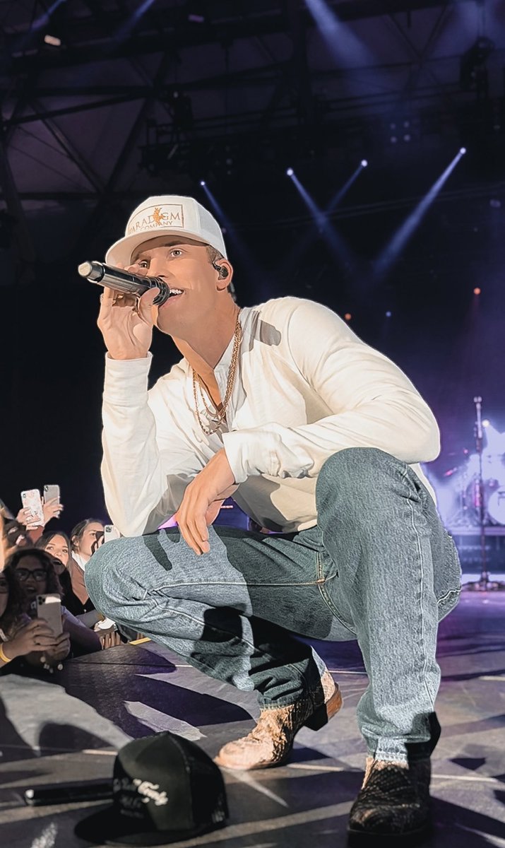 keyshiaKcallis's tweet photo. everyone deserves to see these pictures i took, chef’s kiss🤌🏽 @ParkerMcCollum https://t.co/tyLe6nRFnR