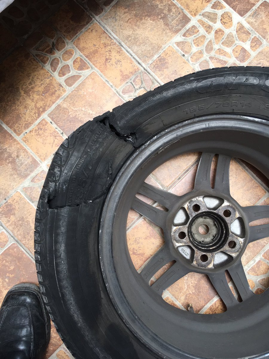 Los malditos baches de la Ciudad de México. Ya estoy harto y esto es un punto más que se agrega a mi lista de decepciones. Pura incongruencia