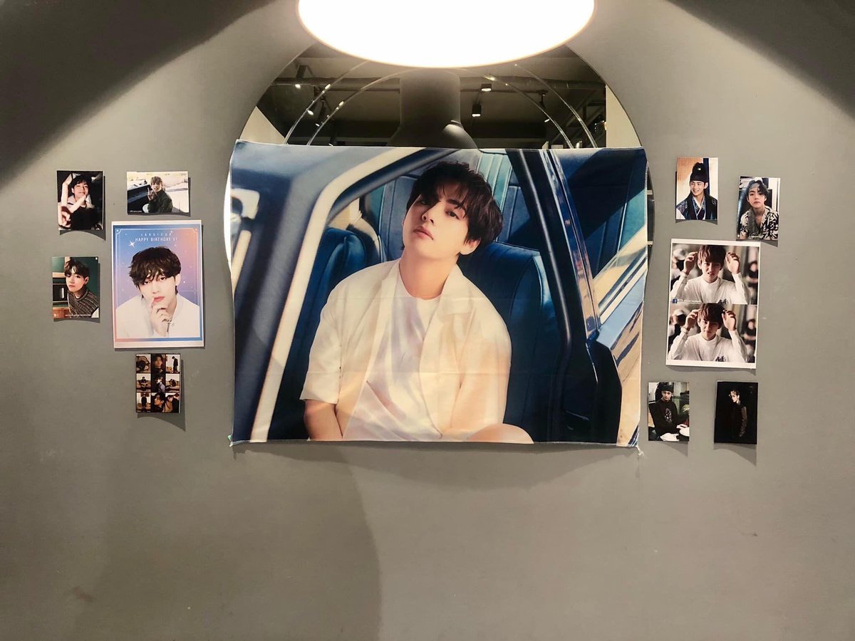 Taehyung’s Global cafe event in Cambodia 💟💟
Special thanks to master nim : <a href="/flyV1230/">매듭달,비:飛 FlyV</a> , <a href="/vibrantscene/">Vibrant Scene</a> 💟
Thanks Cambodia Army for coming 💟
