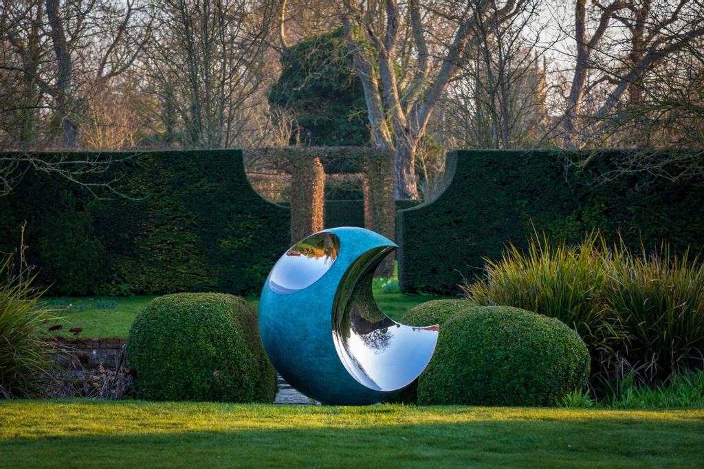 davidharber's tweet photo. Have you seen our Bite sculpture before?
Within a verdigris copper sphere, three concave curves of mirror-polished stainless steel – or bites – create reflective surfaces that draw the viewer in and reflect the surroundings.
#DavidHarber #bitesculpture
https://t.co/tLSLtpS3Fm https://t.co/hsPX0qh62m