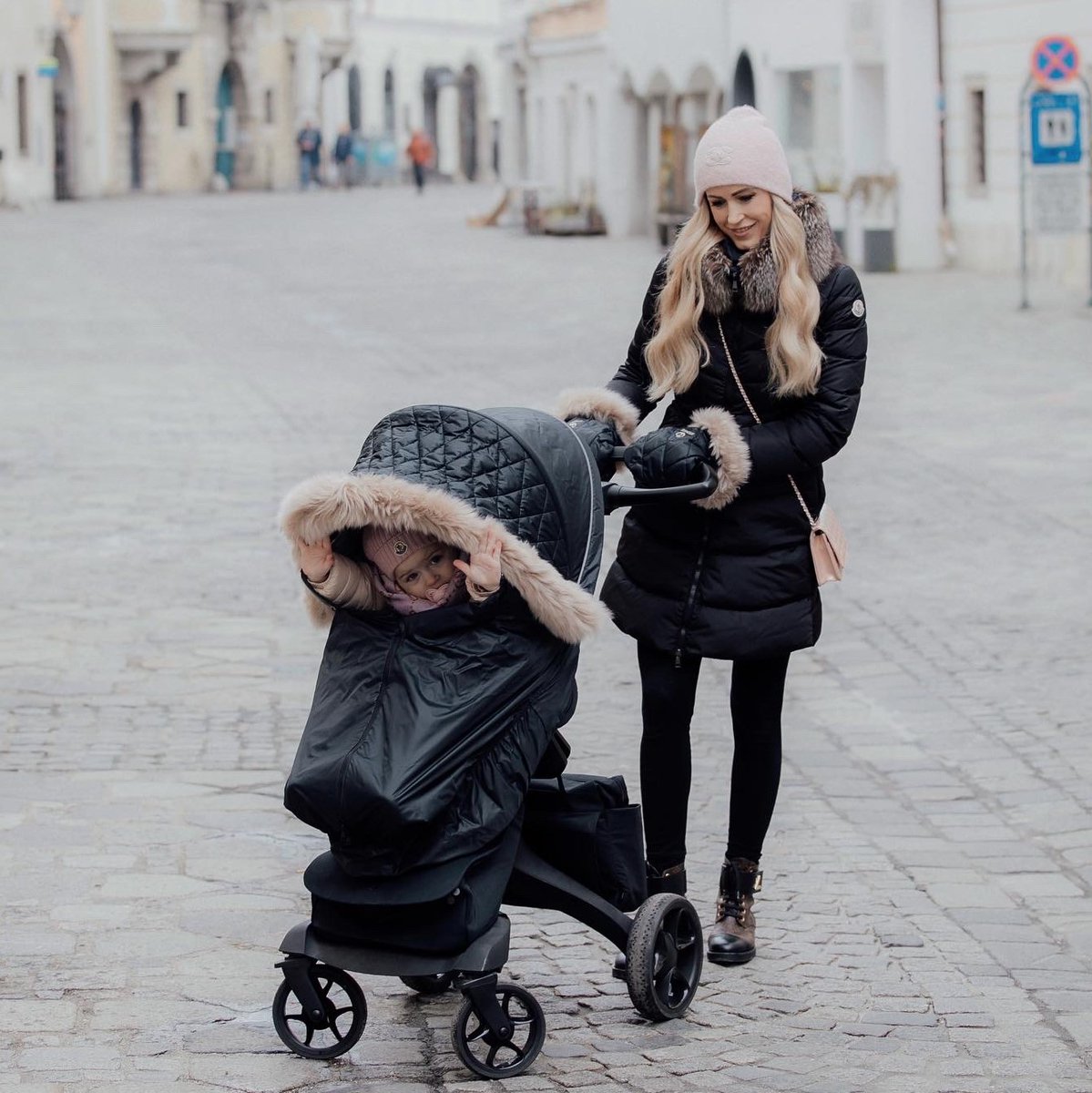 StokkeBaby's tweet image. Chilly temperatures? No reason to stay inside!

Out we go for a family stroll. The Xplory X Winterkit keeps you and your baby warm even on the coldest days.

#StokkeXplory #XploryX #Winterkit #Winterstrolls

📸: @jetset___life