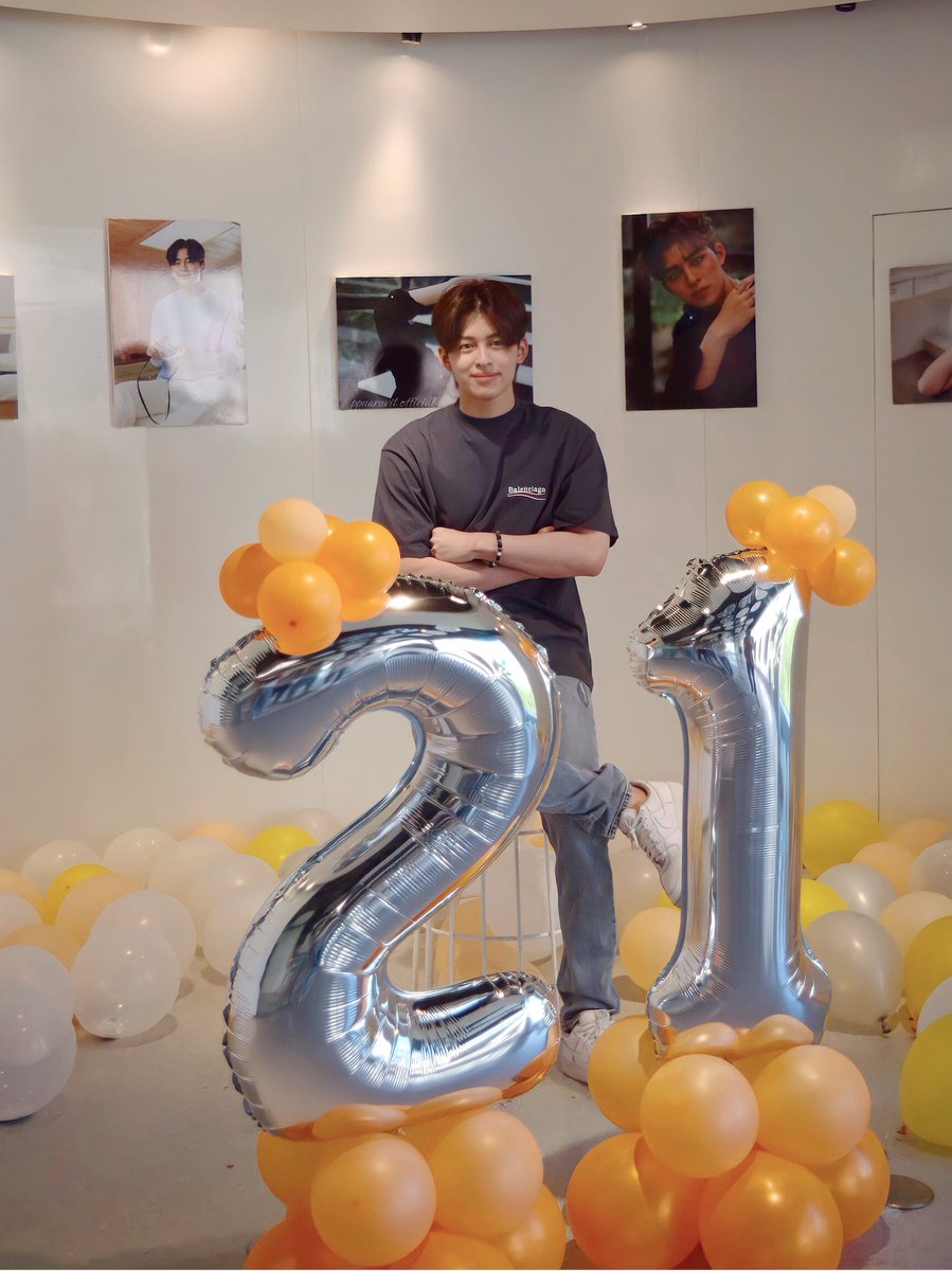 ppnaravit_home's tweet photo. Happy Birthday นะคับคนเก่ง 🎂 @ppnaravit 

โตขึ้นอีกปีแล้วนะ ขอให้ปอนด์มีแต่รอยยิ้ม มีแต่ความสุข พบเจอแต่สิ่งดีๆ มีผลงานเยอะๆ ขอให้มีคนรักเพิ่มขึ้นอีกเยอะๆเลย ขอบคุณที่น่ารักมาตลอด ขอบคุณที่ตั้งใจทำงานทุกๆงาน พวกเราเป็นกำลังใจให้อยู่ตรงนี้นะ รักที่สุดเลย 🥺🧡

#Happy21stPondDay https://t.co/uWrVRTj0gf