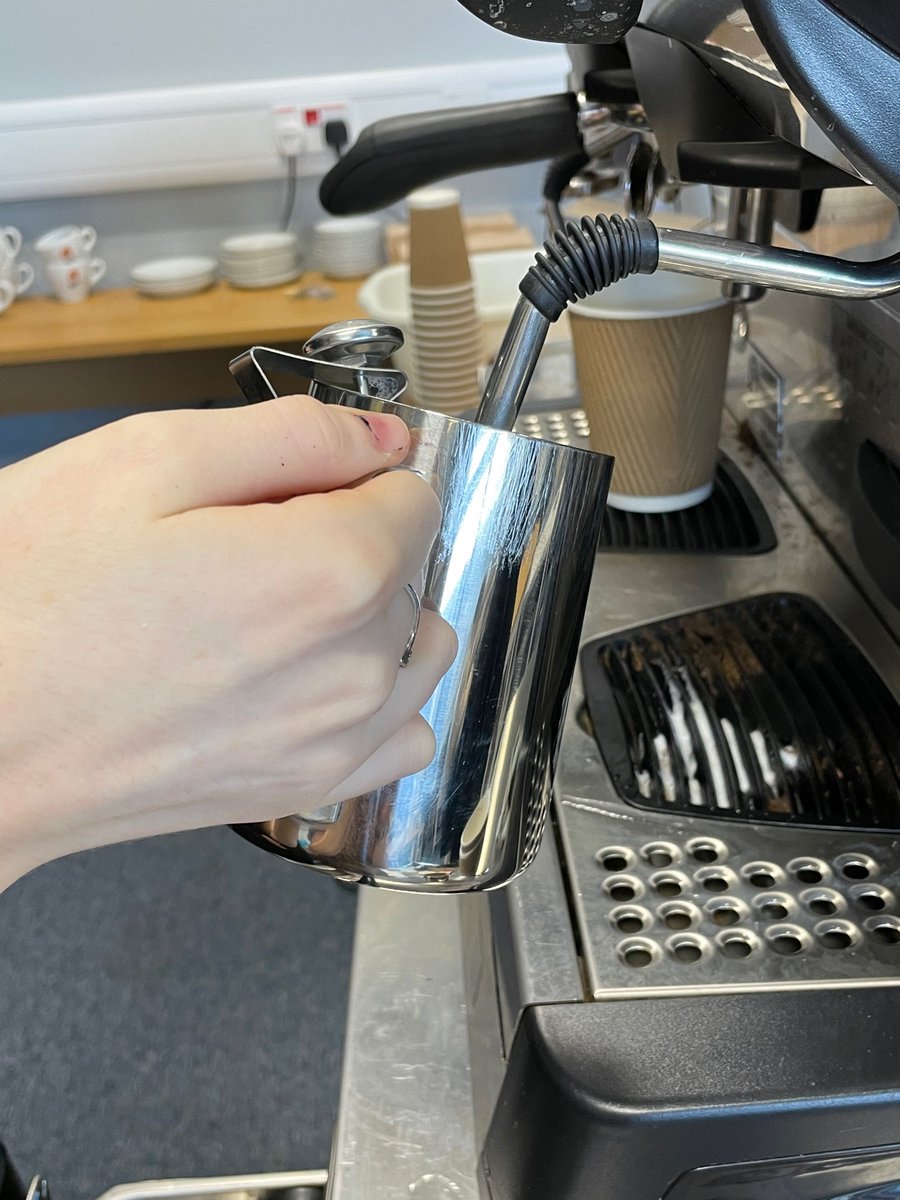 CafeUG71 tweet media